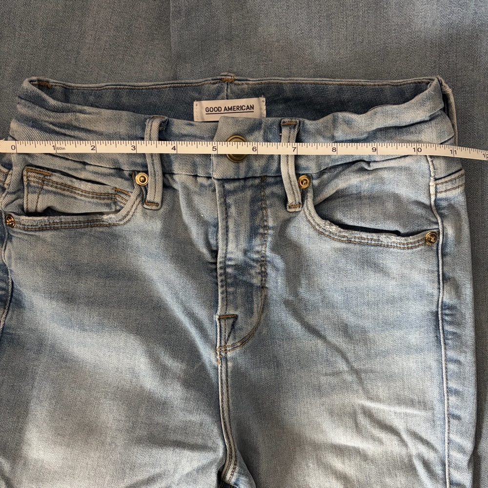 Good American Good Flare High Rise Split Hem Jeans Light Wash Size 26 - Picture 7 of 10